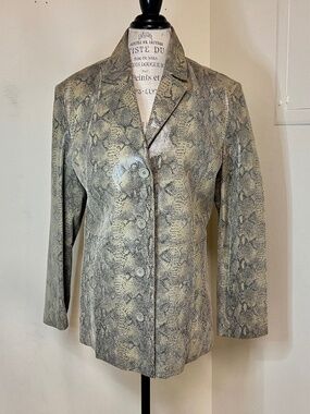 NEW with a tage Women Leather Payton Snake Print Blazer Size XL